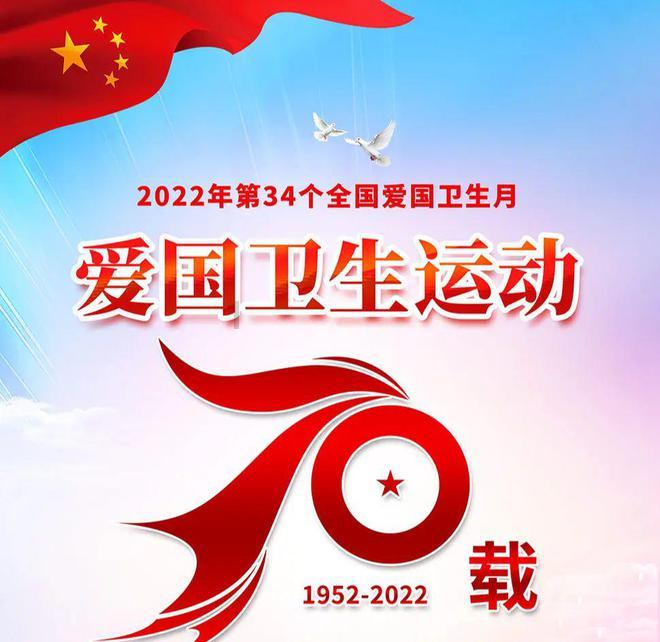 女童磕到桌角躲角落哭泣被发现“有客人在,不好意思哭”